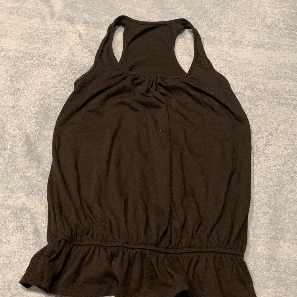 2 thermals and a black tank top. Thermals are large but for like a small.